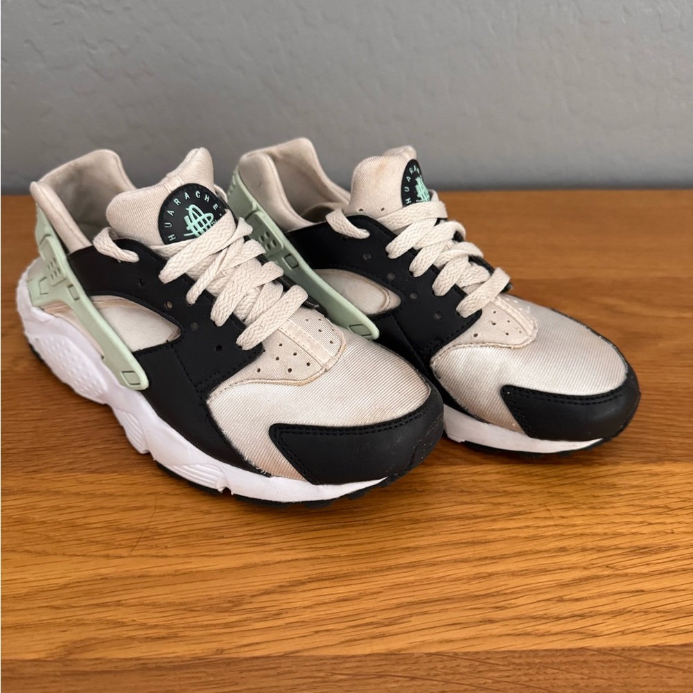 Kids Nike Huaraches Mint Foam - Black and Cream